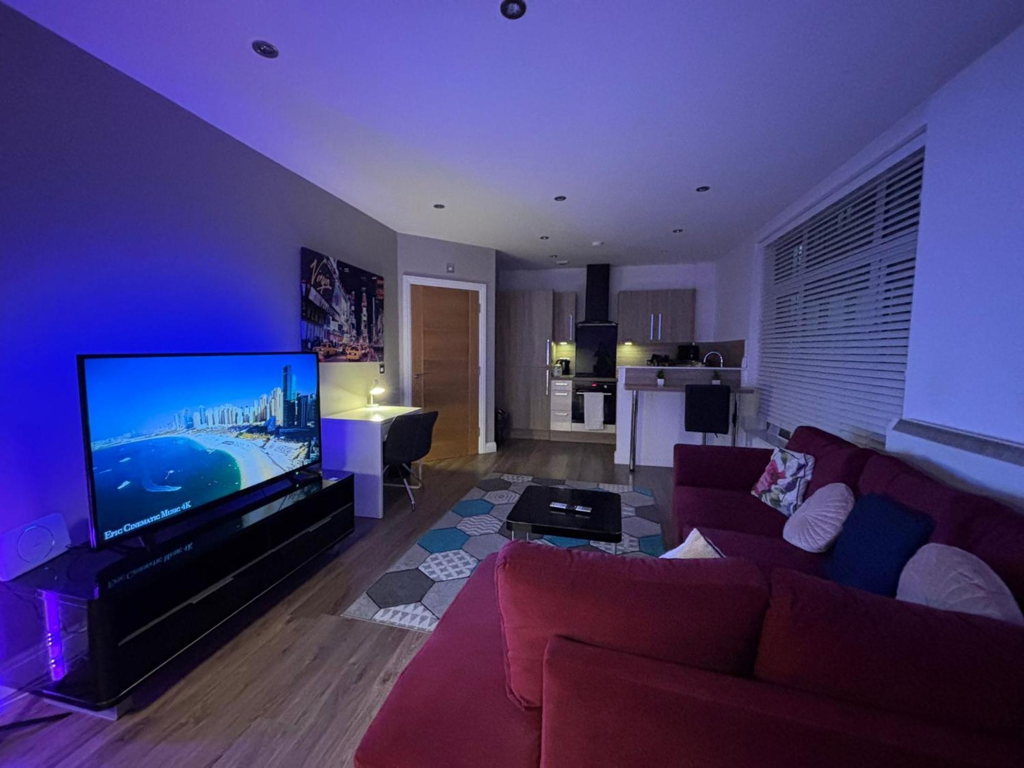 24-7 Secured City Centre Apartments With Free Underground Parking And Wifi 버밍엄 외부 사진