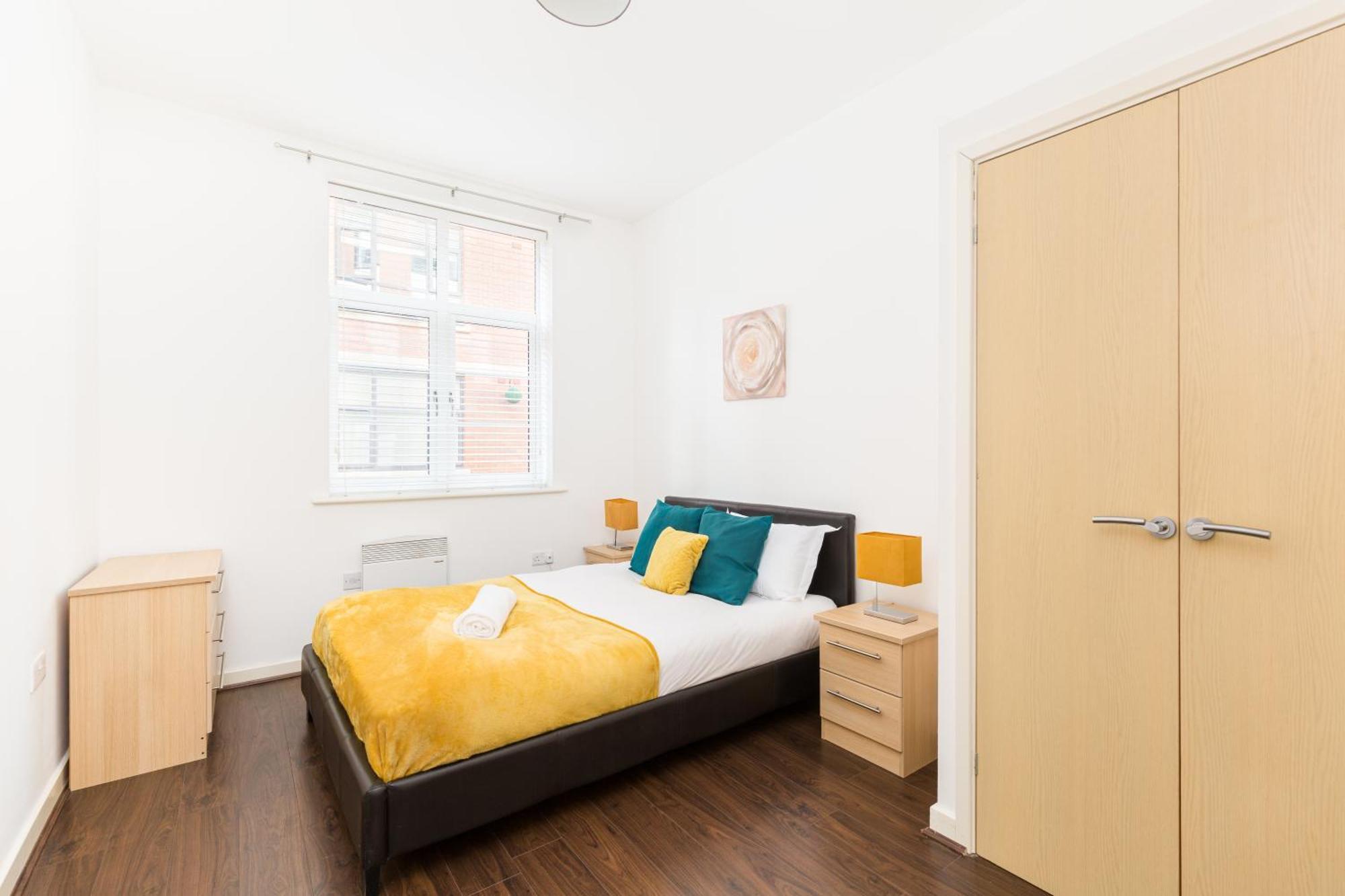 24-7 Secured City Centre Apartments With Free Underground Parking And Wifi 버밍엄 외부 사진