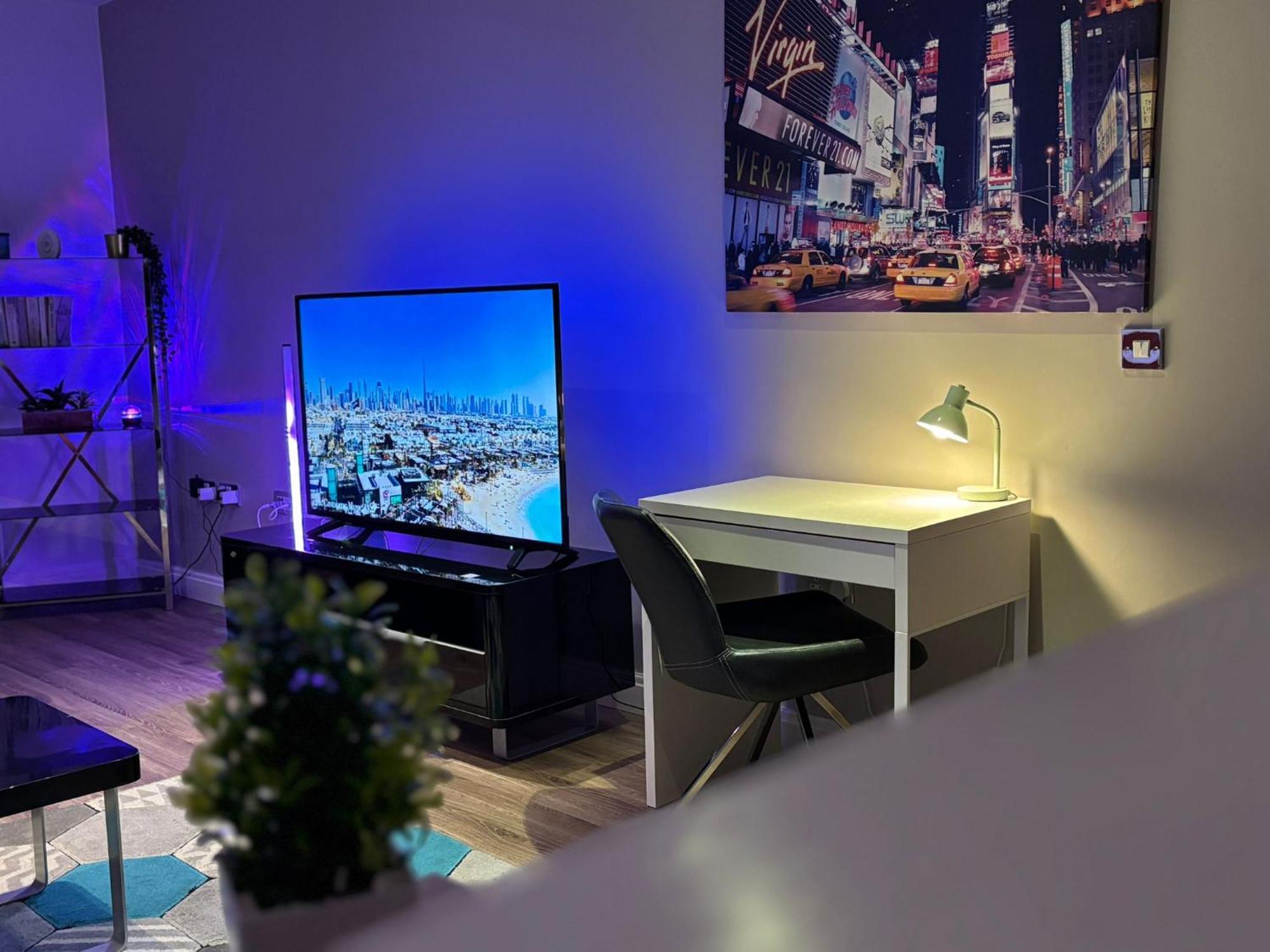 24-7 Secured City Centre Apartments With Free Underground Parking And Wifi 버밍엄 외부 사진