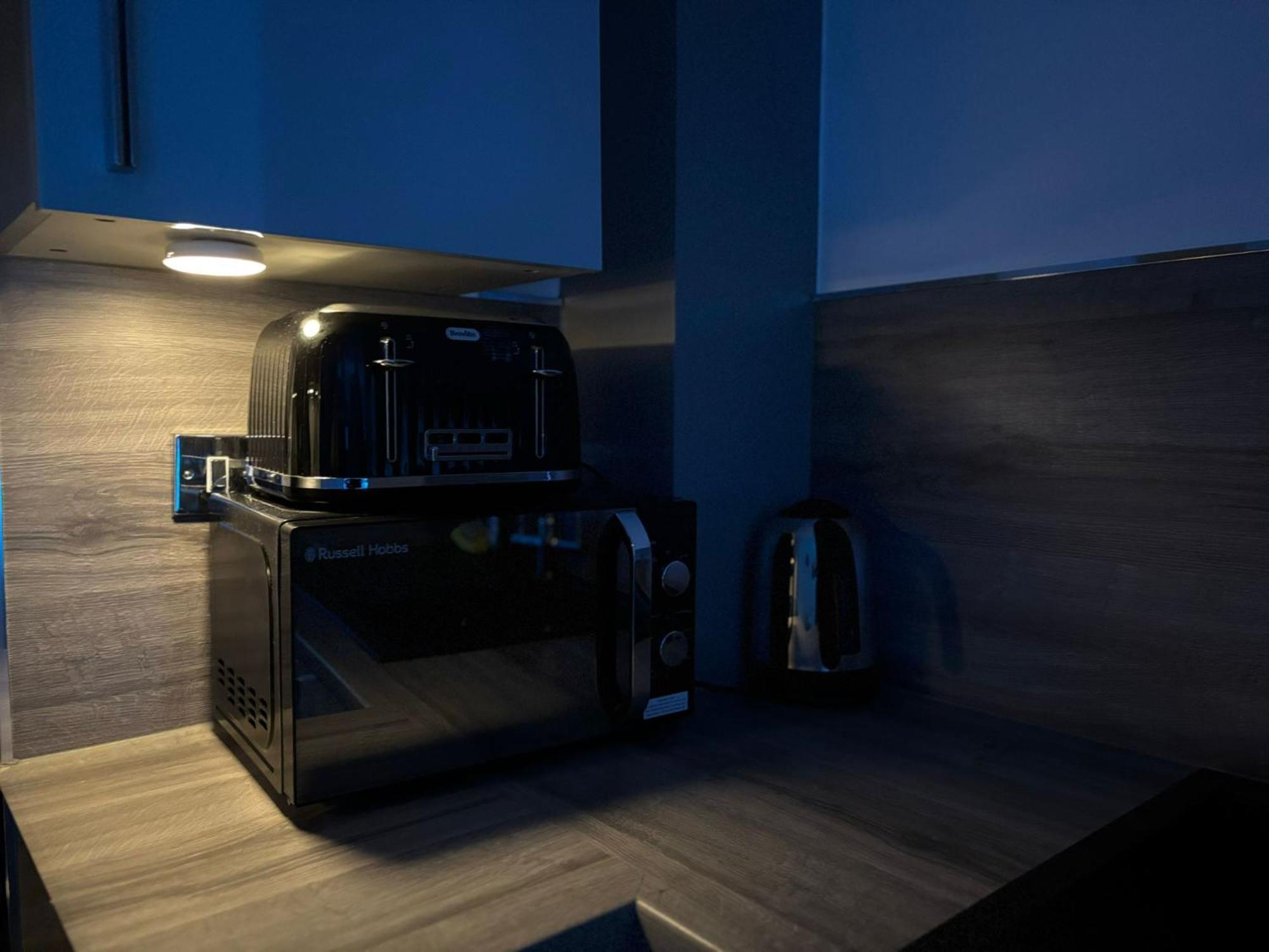 24-7 Secured City Centre Apartments With Free Underground Parking And Wifi 버밍엄 외부 사진