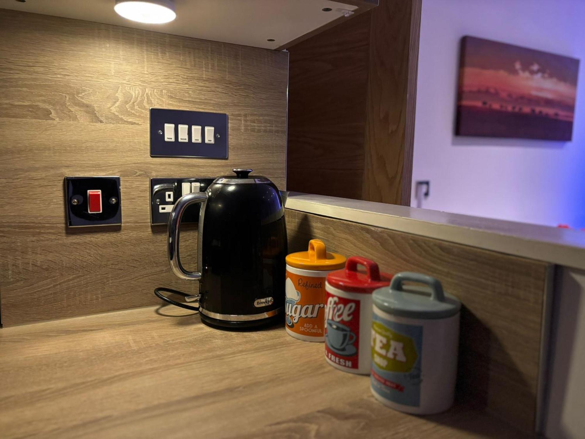 24-7 Secured City Centre Apartments With Free Underground Parking And Wifi 버밍엄 외부 사진