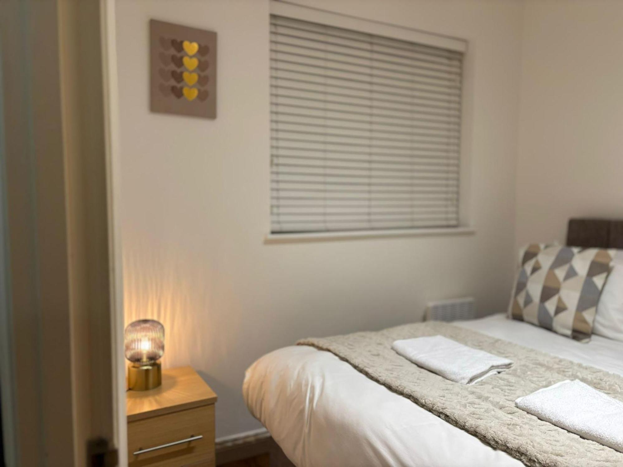 24-7 Secured City Centre Apartments With Free Underground Parking And Wifi 버밍엄 외부 사진