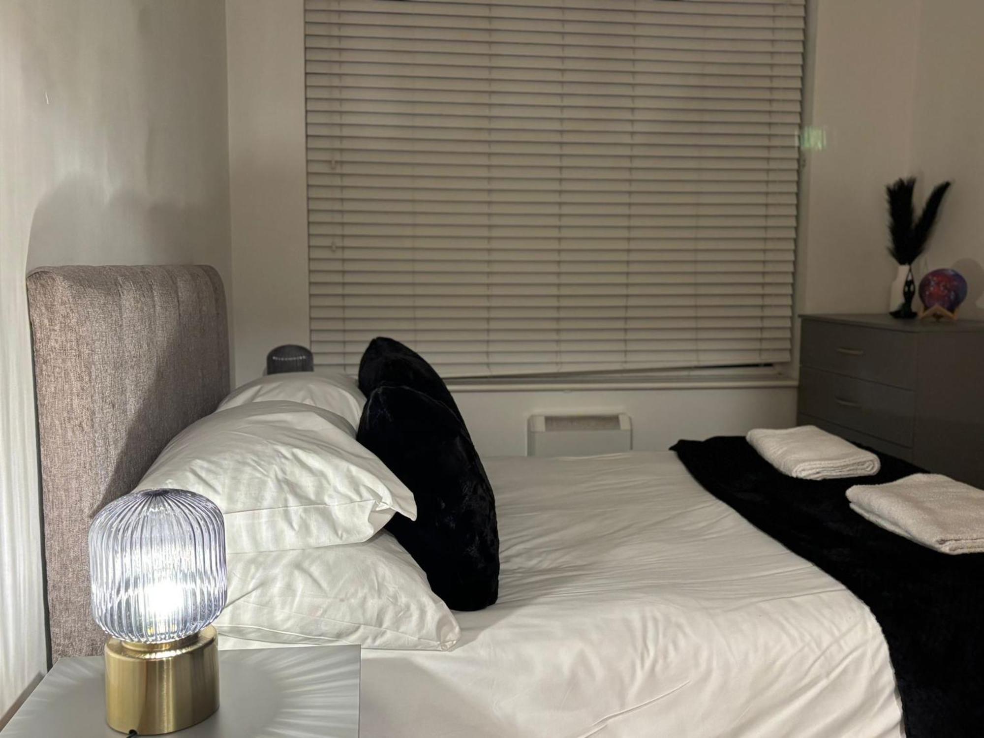 24-7 Secured City Centre Apartments With Free Underground Parking And Wifi 버밍엄 외부 사진