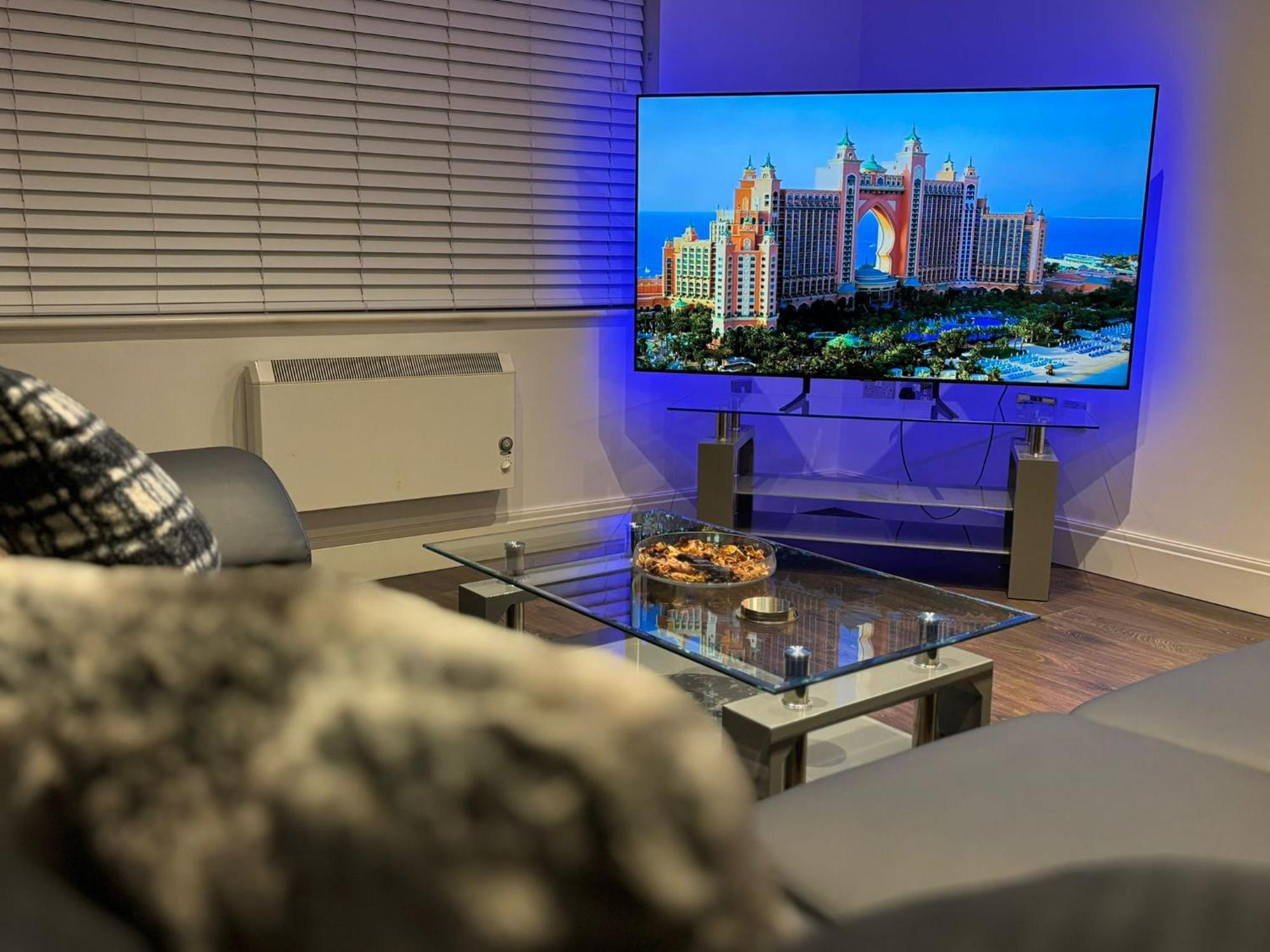 24-7 Secured City Centre Apartments With Free Underground Parking And Wifi 버밍엄 외부 사진