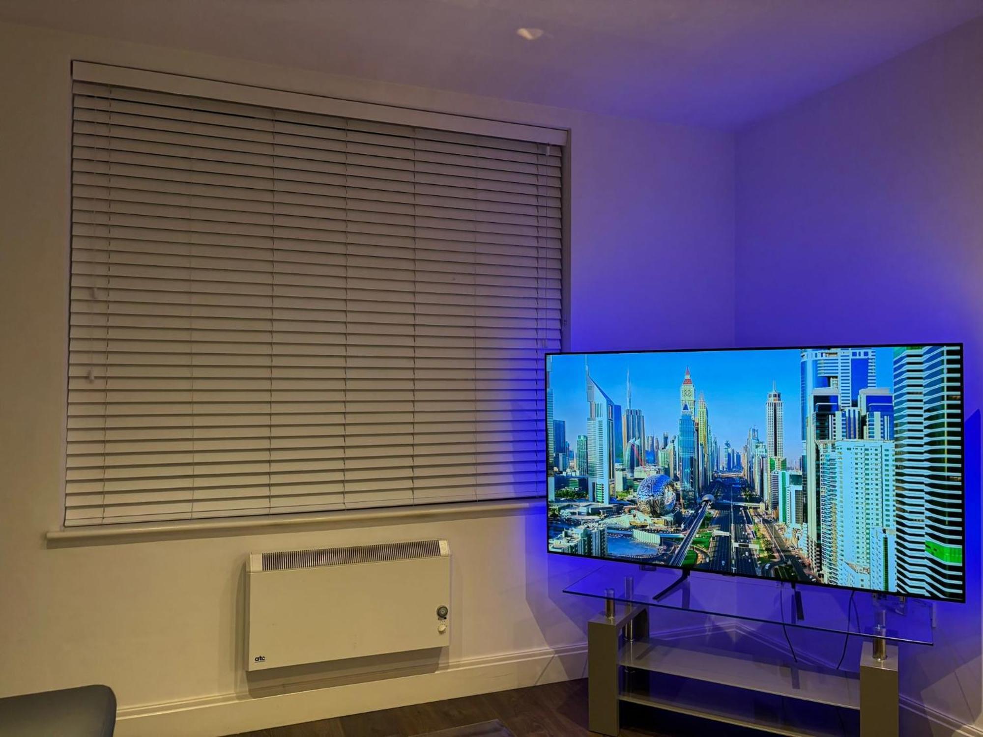 24-7 Secured City Centre Apartments With Free Underground Parking And Wifi 버밍엄 외부 사진