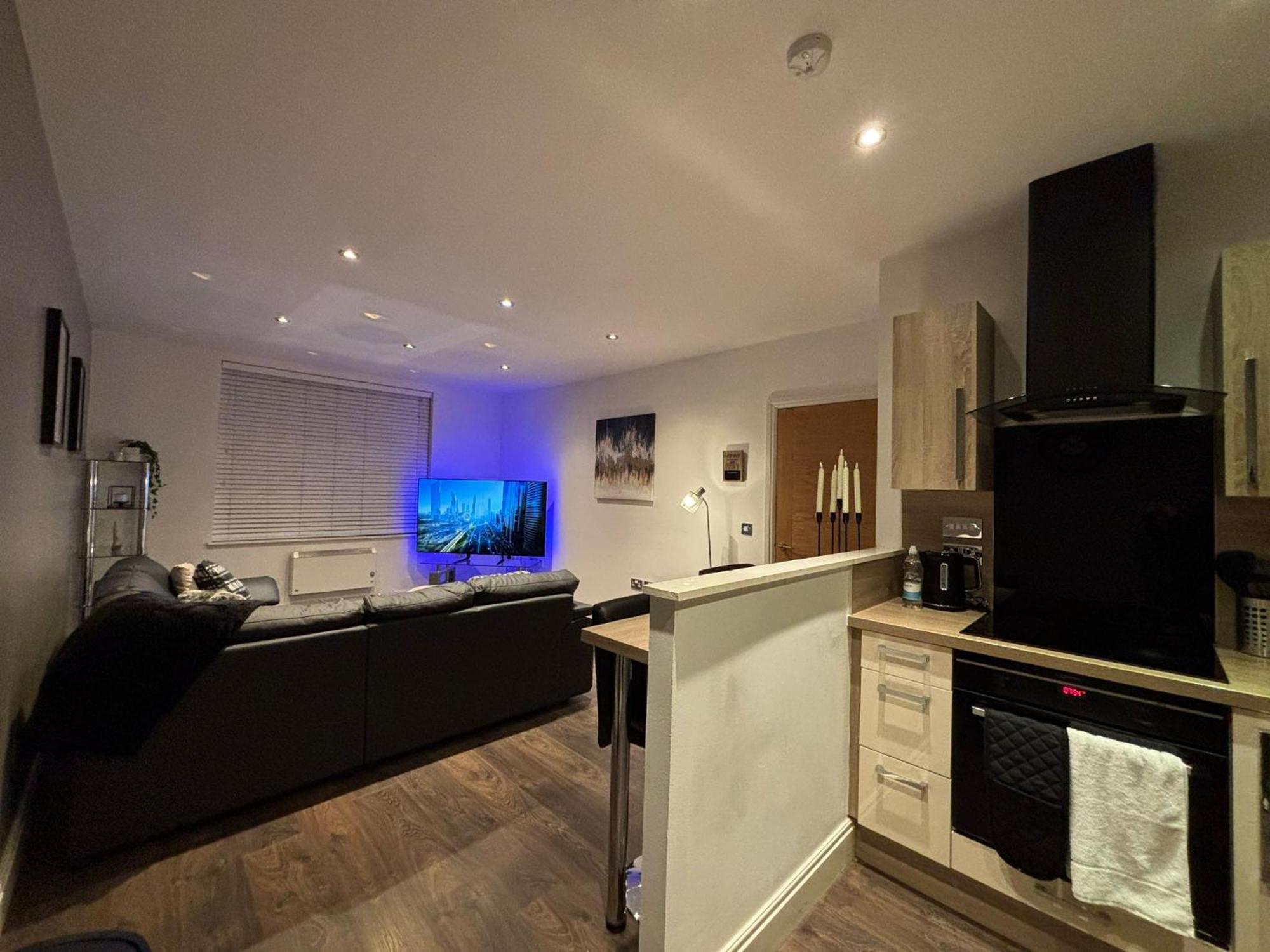 24-7 Secured City Centre Apartments With Free Underground Parking And Wifi 버밍엄 외부 사진