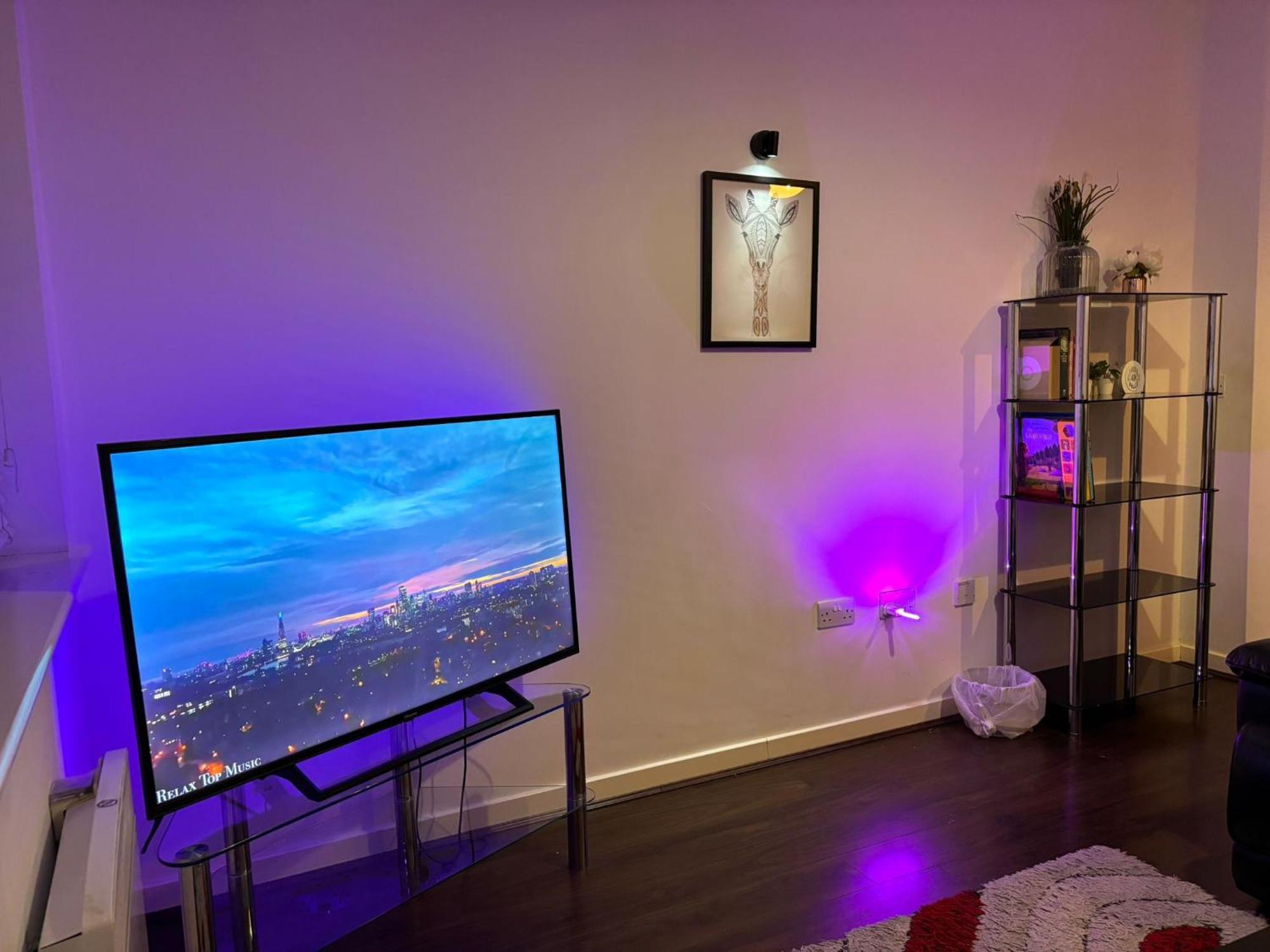 24-7 Secured City Centre Apartments With Free Underground Parking And Wifi 버밍엄 외부 사진