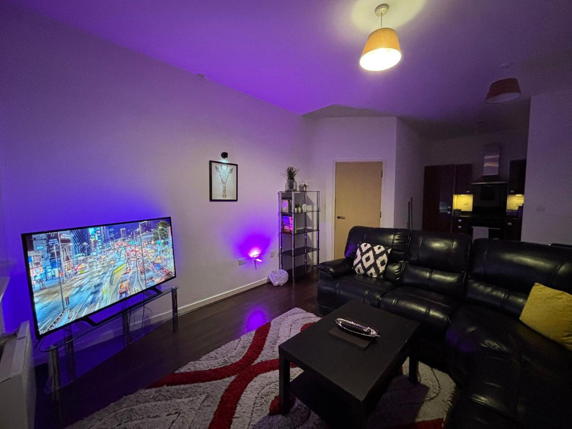 24-7 Secured City Centre Apartments With Free Underground Parking And Wifi 버밍엄 외부 사진