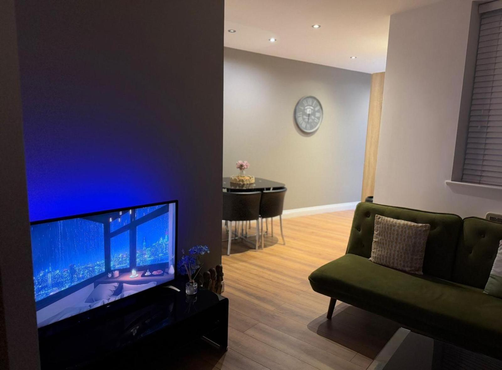 24-7 Secured City Centre Apartments With Free Underground Parking And Wifi 버밍엄 외부 사진