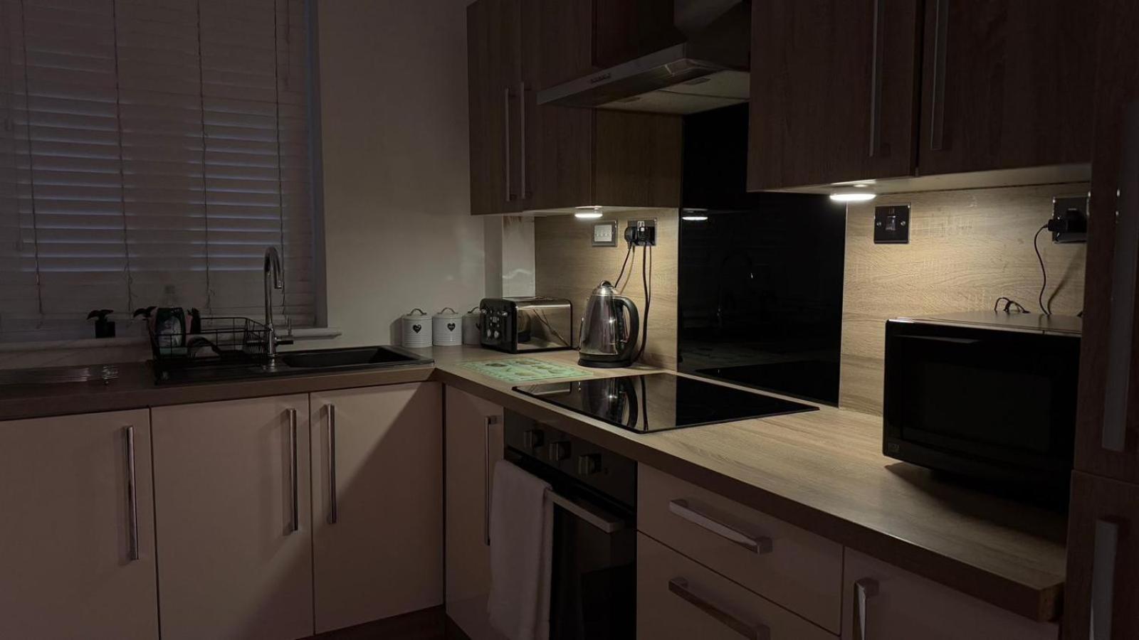 24-7 Secured City Centre Apartments With Free Underground Parking And Wifi 버밍엄 외부 사진