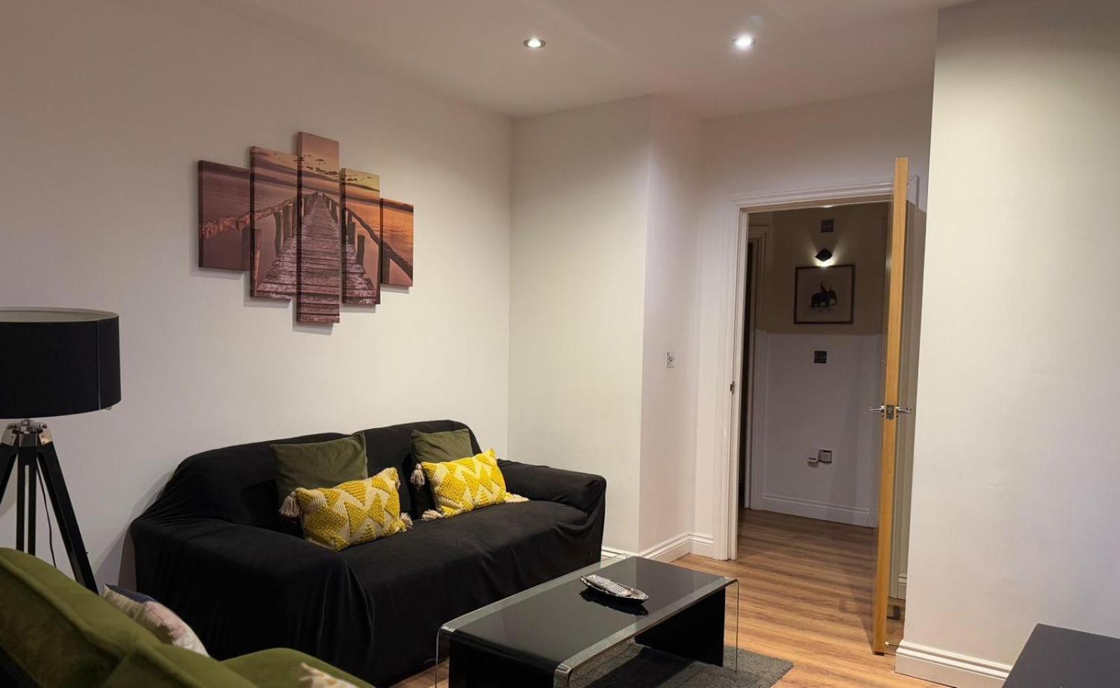 24-7 Secured City Centre Apartments With Free Underground Parking And Wifi 버밍엄 외부 사진