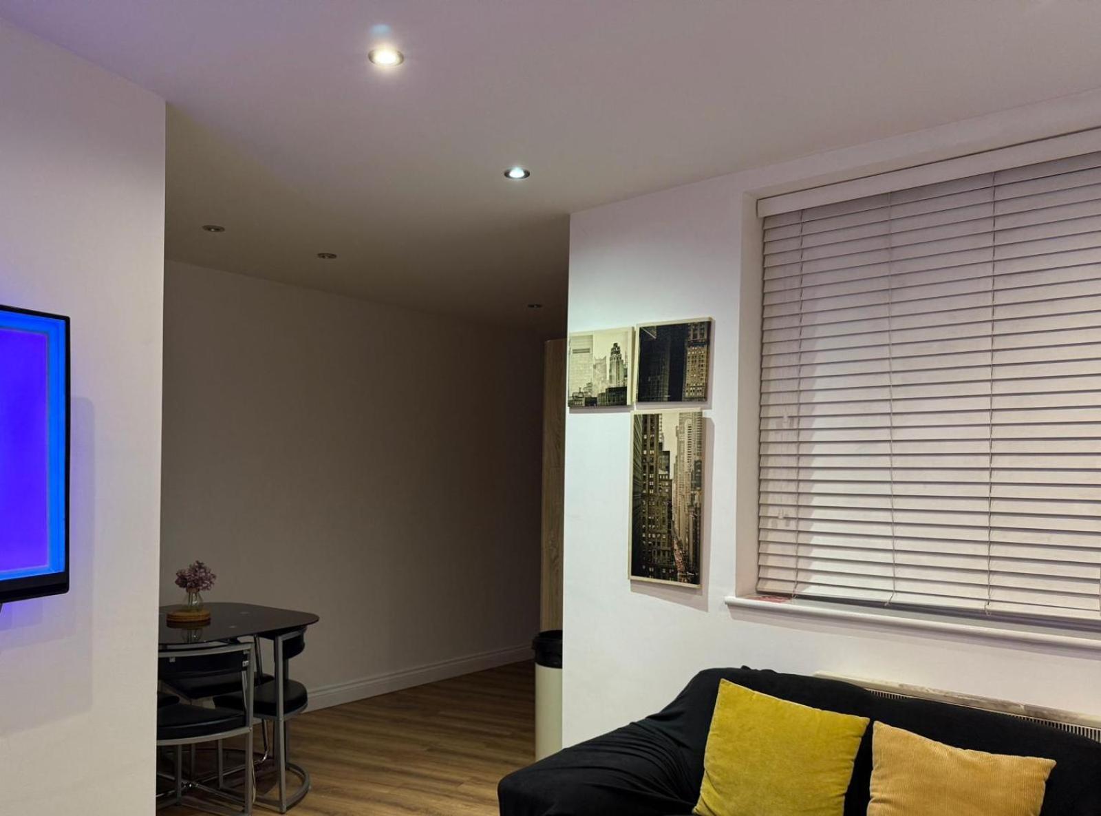 24-7 Secured City Centre Apartments With Free Underground Parking And Wifi 버밍엄 외부 사진