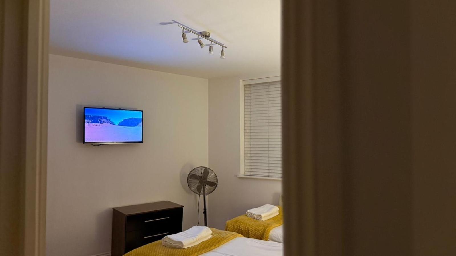 24-7 Secured City Centre Apartments With Free Underground Parking And Wifi 버밍엄 외부 사진